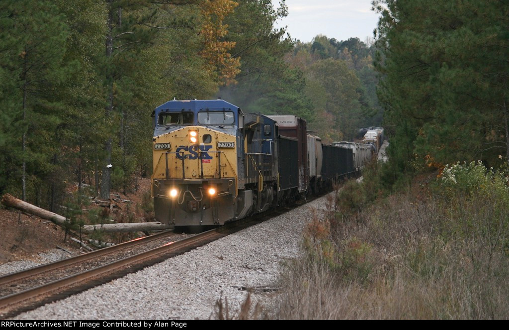 CSX 7700 leads 7895